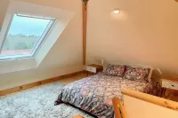Ladyslipper – Cozy Cottage with Loft in Blue Hill town center