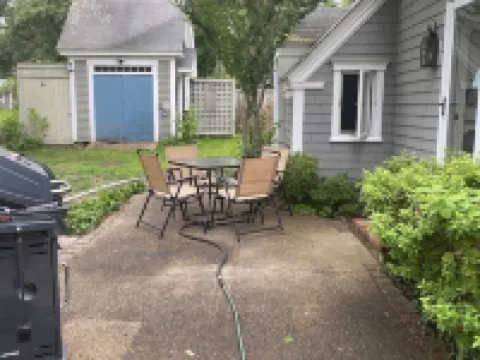 West Harwich- Cozy Cape House walking distance to Dennis Port & Bell's Neck path Hotels in Harwich