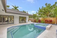 Remodeled Beach Retreat - Heated Pool,  Bikes, Mile to Beach and Atlantic Avenue