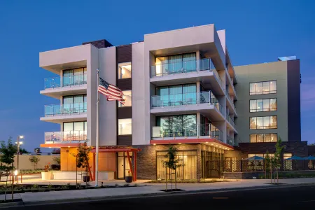 Hampton Inn & Suites Sunnyvale Silicon Valley Отели рядом со станцией Станция Sunnyvale Caltrain