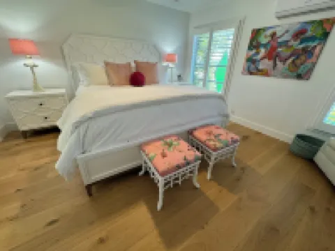 Romantic Cottage -2 Blocks to the Beach, 5th Street and 3rd Ave. S - Cottage B