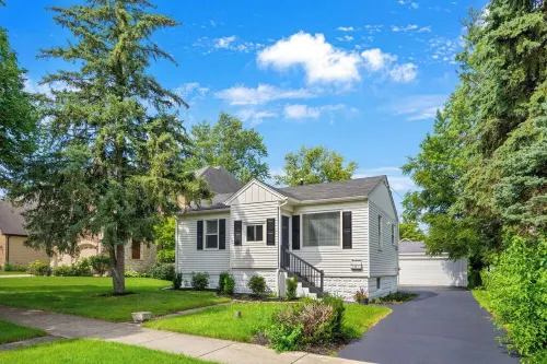 Great Location! Beautiful Home Near Downtown Westmont