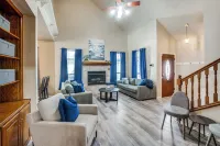 4 Bedroom & Pool: Great Irving Location close to attractions