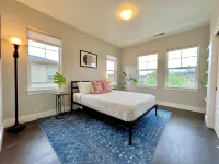 The Greenbelt Getaway- Views, Pets, Games, Fun!