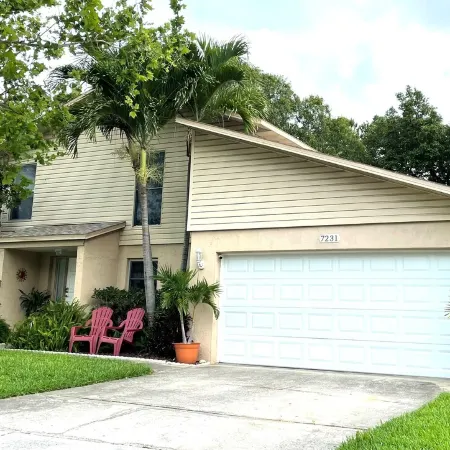 Gorgeous Beach town-Tropical Private HEATED Pool & Tiki Lanai Close to Beaches!