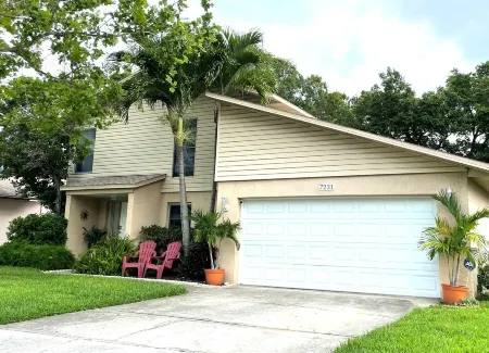 Gorgeous Beach town-Tropical Private HEATED Pool & Tiki Lanai Close to Beaches!