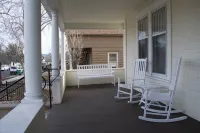 Midtown Studio in Award Winning Historic Home 리노 호텔