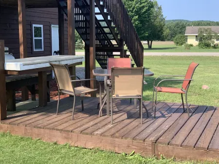 Cozy Modern Carriage Apartment Close to Shopping Sports Golf & Skiing