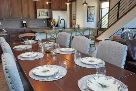 New, modern mountain retreat for several families 8 min from ski resort.