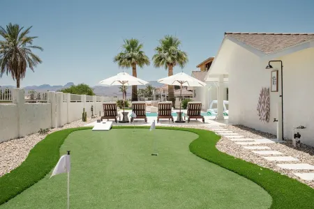 Golf Course Luxury, Views w/Heated Pool & Spa, Mini Putt, Near Marina