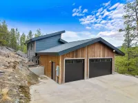 Amazing Views! Gorgeous New Home Near Hill City!