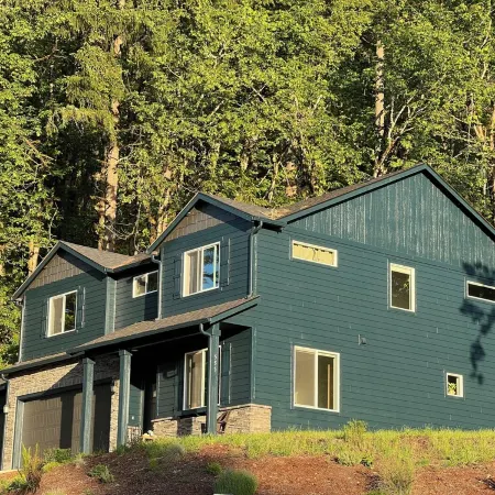 Forest home and outdoor adventure paradise! 15 minutes to Autzen Stadium.