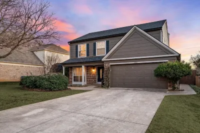 Welcoming home W/Pool, Hot tub and Game room Sam's Club附近的飯店