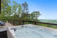 Monteagle Cabin, Views! Hot Tub!