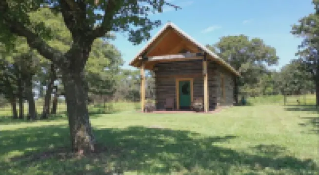 Loft cabin close to Pioneer Woman's Mercantile