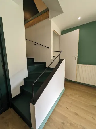 Gîte La Glycine: calm and greenery for families and pet owners. Отели в г. Сент-Еними