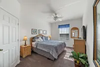 Lake View and Top floor on Disney's doorstep - Great location