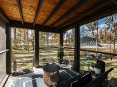 Heavensent Tiny Home @ The Retreat at Water's Edge - Lake Views! トレーシー・シティのホテル