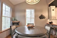 THE LOVERLY - Your Romantic Love Nest - hot tub, 3 fireplaces, 2 bath,  gazebo