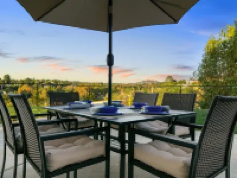 Resort-style Home with stunning views, pool, hot tub, putting green โรงแรมในฟอลล์บรูค