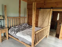 Secluded lodge, with multiple hiking trails and breathtaking views! Hotels in Conesus