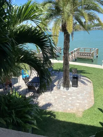 Beautiful waterfront condo on intercoastal in Treasure Island
