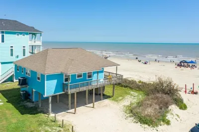 Beachfront, Pet Friendly house with unobstructed views and Gulf of Mexico Hotel in zona Galveston Island