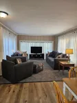 Peaceful and cozy newly remodeled mobile home, just 10 miles from South Haven!