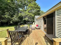 Newly renovated 2-bedroom cottage conveniently located with all the amenities!