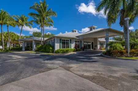 Luxury GreenLinks Condo: Top Rated Golf, Resort Pool,LakeView - close to beaches