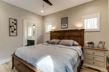 3-Br Luxury Home with Hot Tub & Arcade Games