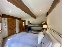 The Gateway Paradise! 2 Bedroom You Want to Ski-in/Ski-Out the Gateway Paradise!