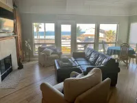 Beautiful ocean view condo on the beach w/ communal pool & hot tub