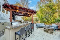 Luxury Spacious Alexandria Home Minutes to Washington D.C.