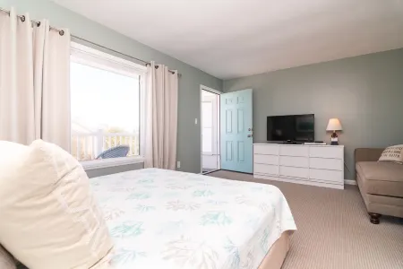 Ocean Block Condo -  Walk to the Beach - 3Br - SaltWater Pool Отели рядом с достопримечательностью «Дьюи Бич»