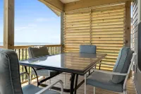 Amazing Views! Oceanfront next to Pier. 5 bed 5 bath. Sleeps 11. Family Friendly