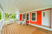 Secluded Home "Behind The Vines SLEEPS 22 on over an acre!