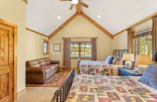 Lakefront Home in 100 Acre Community/Mountain Views, Shopping & Dining All Close