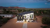 Indoor Sports Court, Hot tub, Sleeps 30+, Amazing Views!