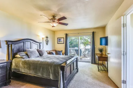 Luxurious 3000sq ft Lakefront Home on Point surrounded by Nature and Views!