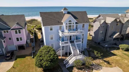 8Br Ocean/Beachfront w/ Heated Pool & Hot Tub in Obx! Отели в г. Фриско