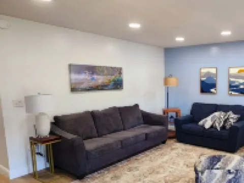Delightful 3-Bedroom Home on the New River Hotels in Summers County