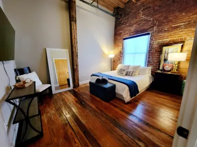 Modern 2 BR w/ Rooftop Deck