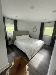 Newly renovated spacious private farmhouse 5 min from lake.