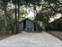 2BR 2BA Oceanwoods Cottage, Short Walk to the Beach and Park