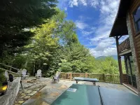 Stunning  Mountain Views From Cabin With Hot Tub & Covered Porch!