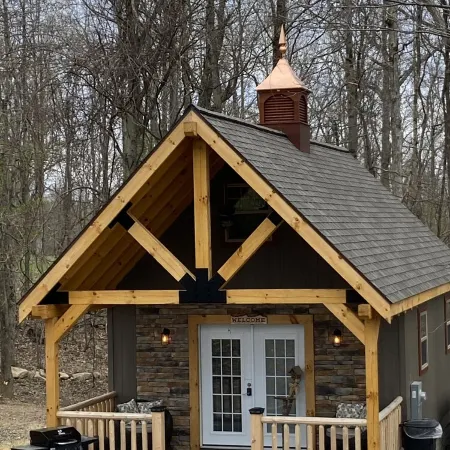 Campfire Retreat with outdoor hot tub under the stars and WiFi