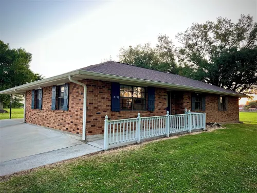 Oaks & Acreage! Comfortable home on 8.5 acres