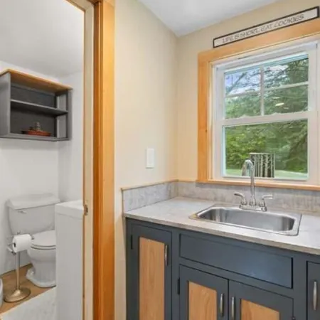 Cozy 4 season waterfront cottage in the white mountains on the bearcamp river! Отели в г. Оссипи