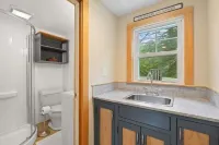 Cozy 4 season waterfront cottage in the white mountains on the bearcamp river!